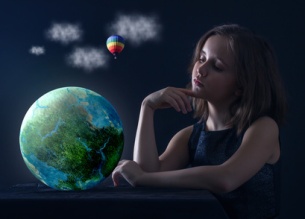 Teen Girl with Planet Earth in his Hands + Was sie wohl so Denkt und Fühlt